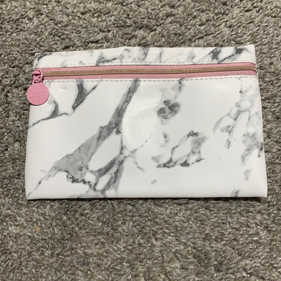 Makeup pouch - Picture 1 of 1